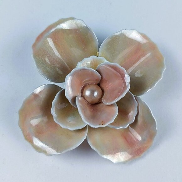 Vintage 80s/90s Pearl Flower Pin/Brooch - Picture 1 of 3